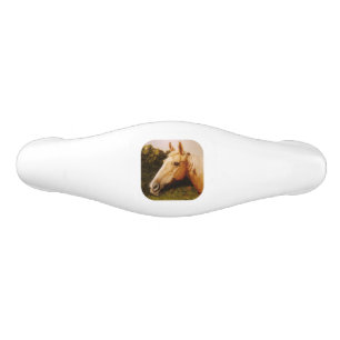 Palominohäst med viteldsvåda handtag