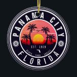 Panama City Beach Florida Retro Sunset Handflatan  Julgransprydnad Keramik<br><div class="desc">De anpassade Panama City Florida Retro 60-talet Handflatan träd Souvenirs. Panama City Beach Florida, återstrandsuvenirer. Resedesign för sommar-älskare. Den här vintagen är en underbar helgdag-, födelsedag- och sommarsemesterpresentidé. - Du kan anpassa mallen genom att lägga till en namn i din stad eller på din ort, året och lägga till text...</div>