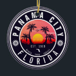 Panama City Beach Florida Retro Sunset Handflatan  Julgransprydnad Keramik<br><div class="desc">De anpassade Panama City Florida Retro 60-talet Handflatan träd Souvenirs. Panama City Beach Florida, återstrandsuvenirer. Resedesign för sommar-älskare. Den här vintagen är en underbar helgdag-, födelsedag- och sommarsemesterpresentidé. - Du kan anpassa mallen genom att lägga till en namn i din stad eller på din ort, året och lägga till text...</div>
