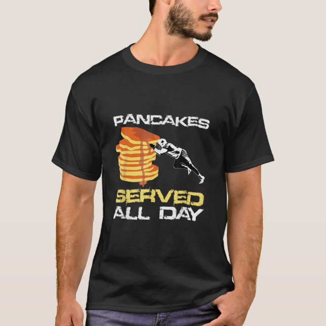 Pancakes betjänade hela Roligten Lineman Football  T Shirt (Framsida)