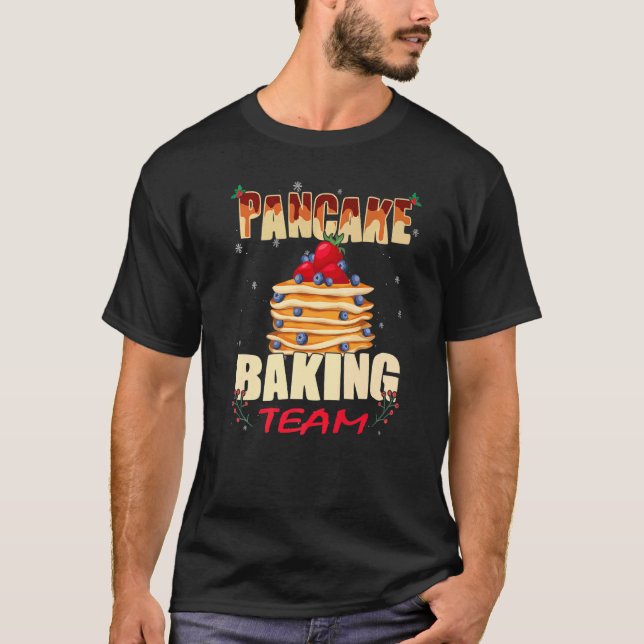 Pancakes maker   Christmas Pancake Baking Team T Shirt (Framsida)