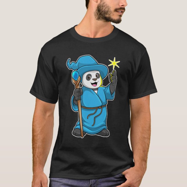 Panda as Wizard med Magic trollspö T Shirt (Framsida)