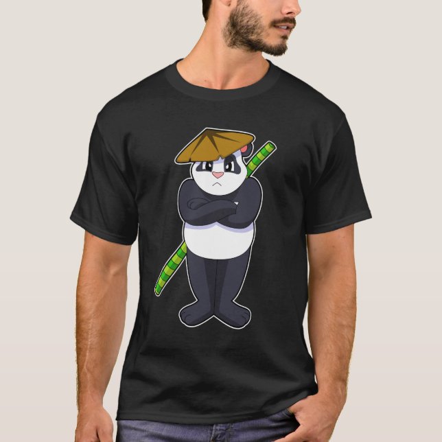 Panda at Stick match Martial Arts.PNG T Shirt (Framsida)