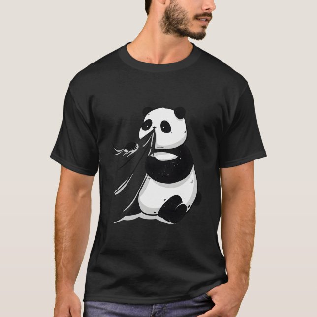 Panda Blowing His Nose On Mom'S Table T Shirt (Framsida)