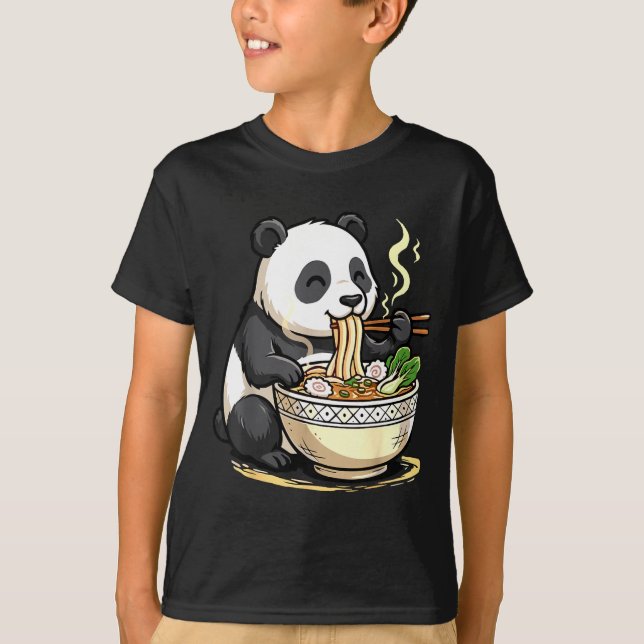 Panda Eating Funny Ramen Noodles  T Shirt (Framsida)