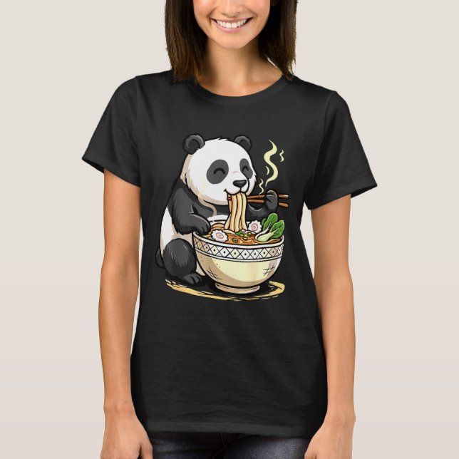 Panda Eating Funny Ramen Noodles  T Shirt (Framsida)