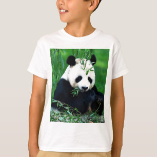 Panda Eating Lövs T Shirt