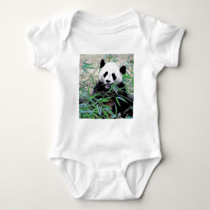 Panda Eating Lövs Tee