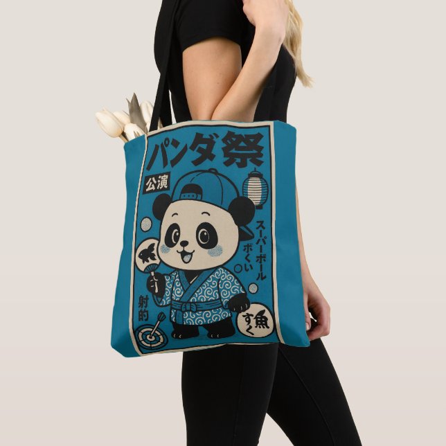 Panda efter Mörk Tygkasse (Närbild)