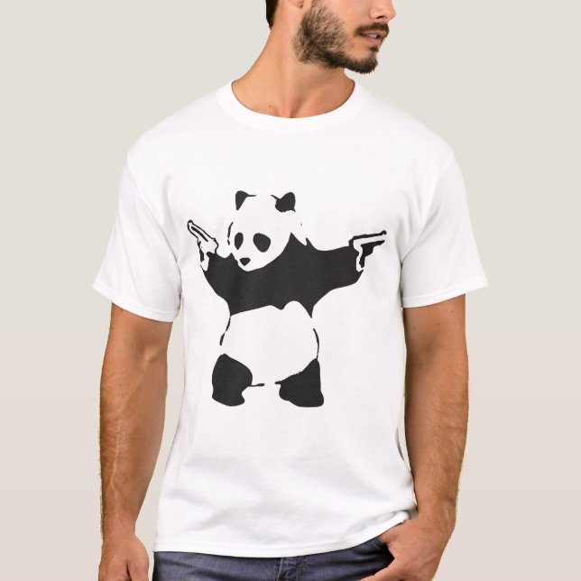 Panda Holding Guns 2014 - Banksy Graffiti T Shirt (Framsida)