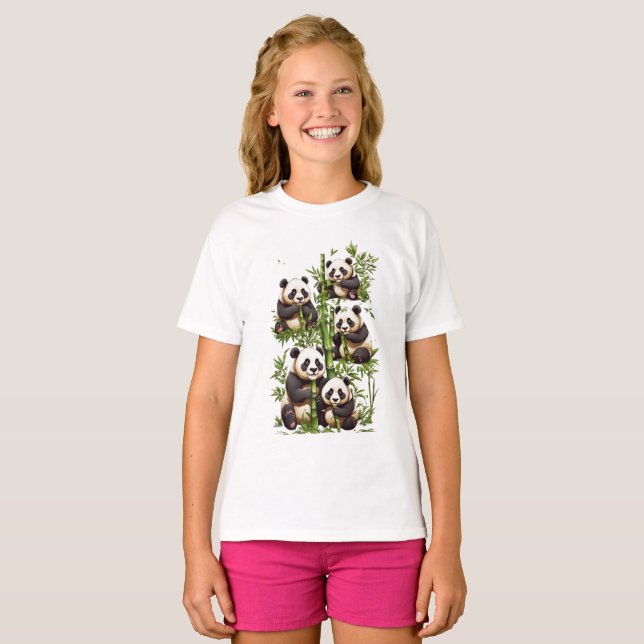 Panda Party: Bamboo Feast Design T Shirt (Hel framsida)