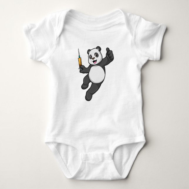 Panda vid vaccinering med spruta t shirt (Framsida)
