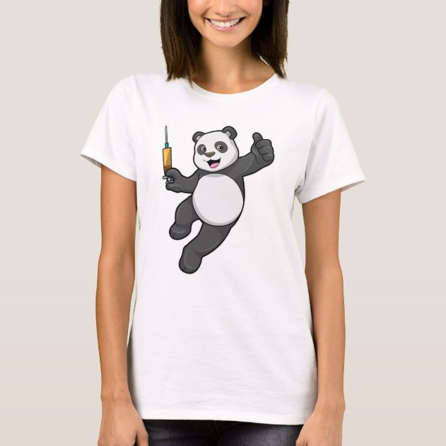 Panda vid vaccinering med spruta t shirt (Framsida)