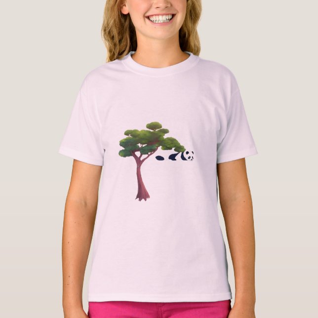 Panda vilar bland frodiga gröna träd t shirt (Framsida)