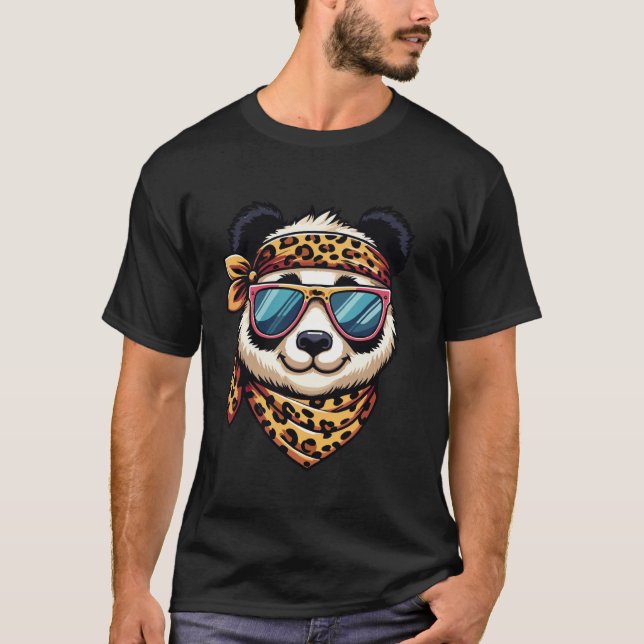 Panda Wearing Leopard Scarf Animal Wearing Sunglas T Shirt (Framsida)