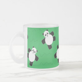 Pandabjörn som lägger gräs frostad glasmugg