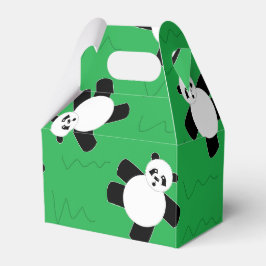 Pandabjörn som lägger gräs presentaskar