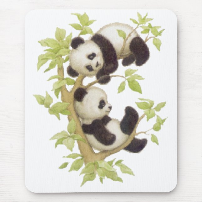 Pandas som leker i ett träd musmatta (Framsidan)