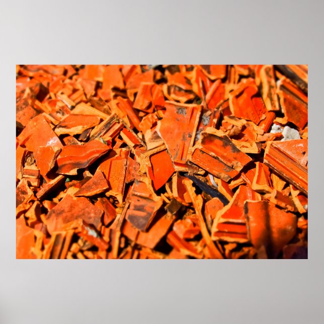 Paneler med röda kanter i tak tegelstenar med röda poster (Framsidan)