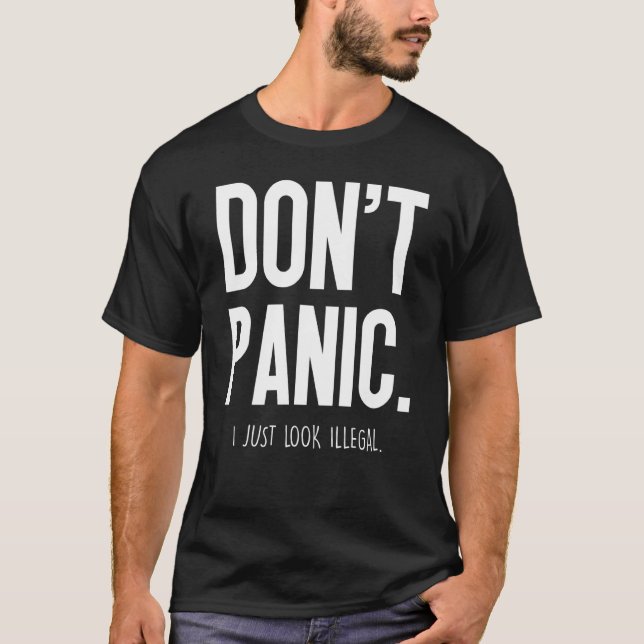 Panicera inte, jag ser bara illegal ut - t shirt (Framsida)
