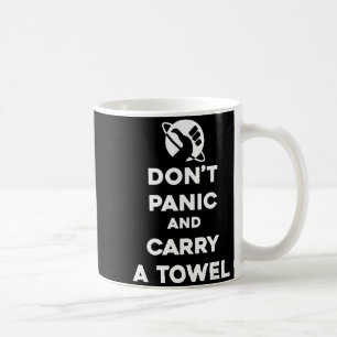 Panikera Inte Och Ta Med En Handduk - Handduksdage Kaffemugg