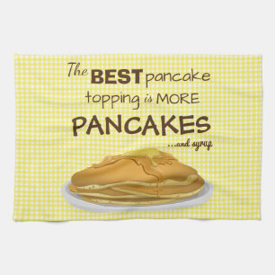 Pannkakor och siraptoppningcitationstecken kökshandduk
