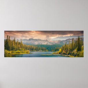 Panorama: En strömma under ett berg Poster