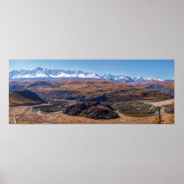 Panorama över Altajbergen och Chuyafloden. Altaj. Poster