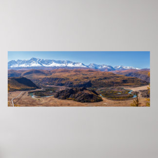 Panorama över Altajbergen och Chuyafloden. Altaj. Poster