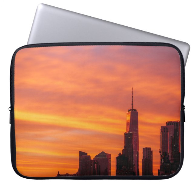 PANORAMISK FOTOGRAFI AV SUNSET I STADEN LAPTOP FODRAL (Framsidan)