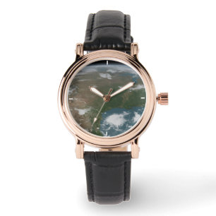 Panoramisk planetjord och USA. 2 Armbandsur