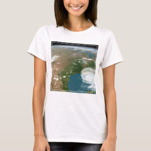 Panoramisk planetjord och USA. T Shirt