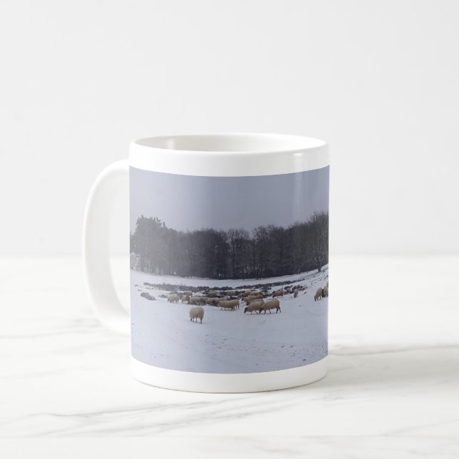 Panoramisk Snö landskap med fårkaffe Mugg (Framsida vänster)
