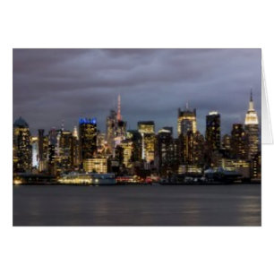 Panoramisk syn på Manhattan i tidigt på kvällen Hälsningskort