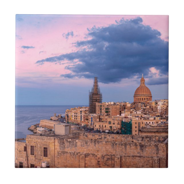 Panoramisk syn på solnedgång över Valletta Kakelplatta (Framsidan)