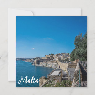 Panoramisk syn på stadens vägg och hamn i Valletta