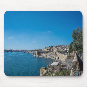 Panoramisk syn på stadens vägg och hamn i Valletta Musmatta