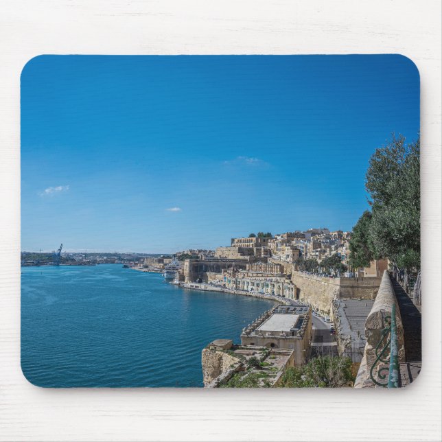 Panoramisk syn på stadens vägg och hamn i Valletta Musmatta (Framsidan)