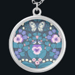Pansier, fåglar och fjärilar silverpläterat halsband<br><div class="desc">Handmålad trädgård tapet med pansier,  lök,  blödande hjärtan blommor,  löv,  fåglar och fjärilar. Sömlösa mönster</div>