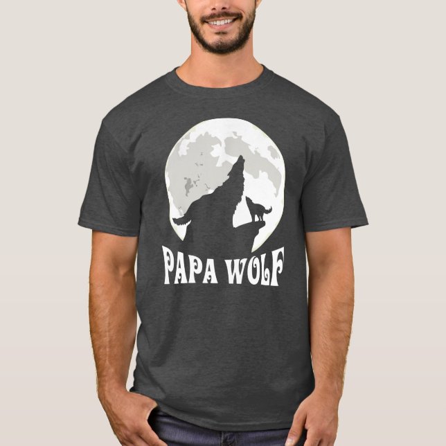 Papa Wolf Howling Wolves In The Moon Father's Day T Shirt (Framsida)