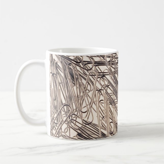 Paperclips för fästandepapper täcker tillsammans kaffemugg (Vänster)