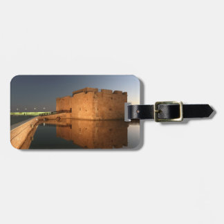 Paphos Castle och reflexioner vid solnedgång Bagagebricka