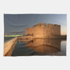 Paphos Castle och reflexioner vid solnedgång Kökshandduk