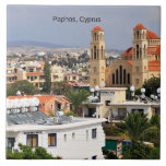 Paphos, Cyperns scenvy, Kakelplatta<br><div class="desc">Paphos,  Cypern,  kyrkan med stadsvy.</div>