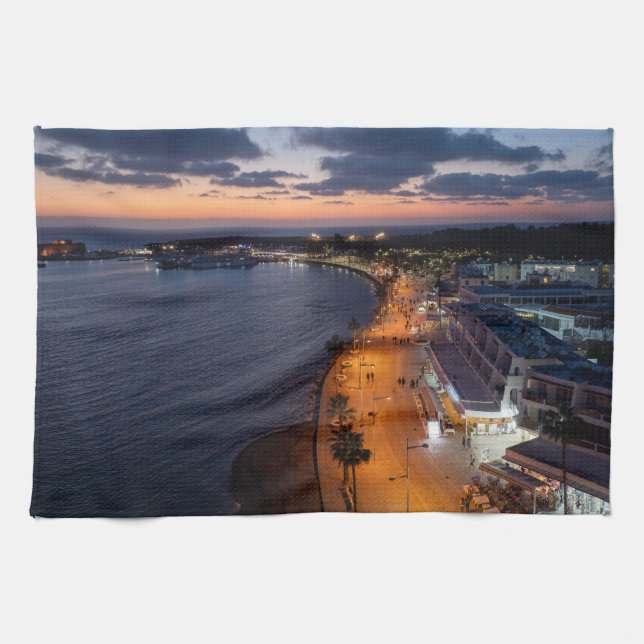 Paphos sjöfront och hamn på natten kökshandduk (Horisontell)
