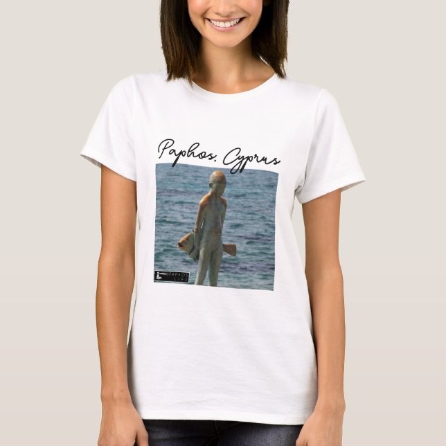 Paphos Statue Boy and Fish, Namnteckning T Shirt (Framsida)