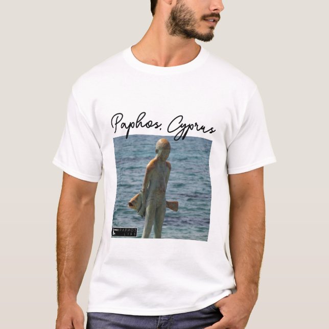 Paphos Statue Boy and Fish, Namnteckning T Shirt (Framsida)