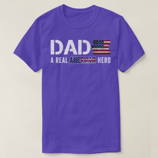 Pappa A Real American Hero American Flagga T-S T Shirt (Design framsida)