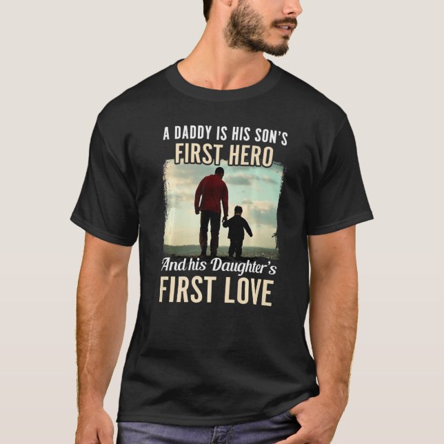 Pappa A Sons First Hero Daughters First Kärlek Far T Shirt (Framsida)