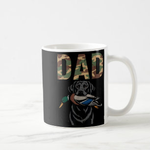 Pappa andjakt svart labrador hund kamouflage gräsa kaffemugg